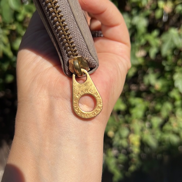 MARC by MARC JACOBS Classic Wallet. Color :MUSHROOM - Picture 7 of 17